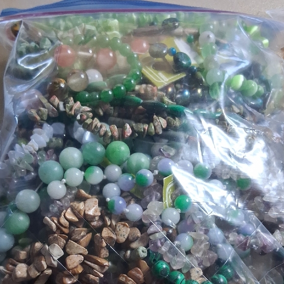 Full Quart Bag Lot of Mostly Gemstone Beads And 2 Packs of Seed Beads - Picture 2 of 11